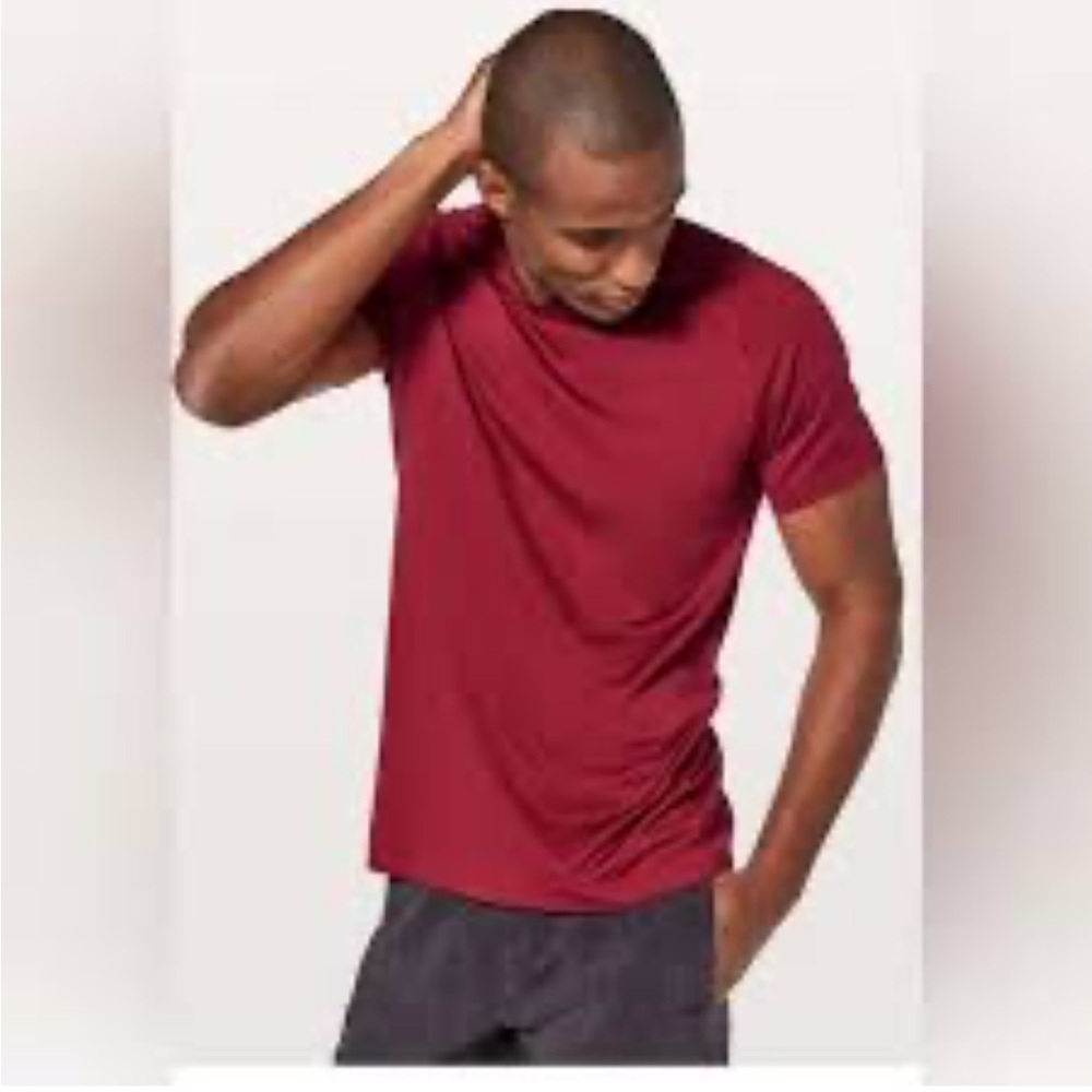 Lululemon Metal Vent Tech Burgundy Short Sleeve Shirt Men’s Size Medium